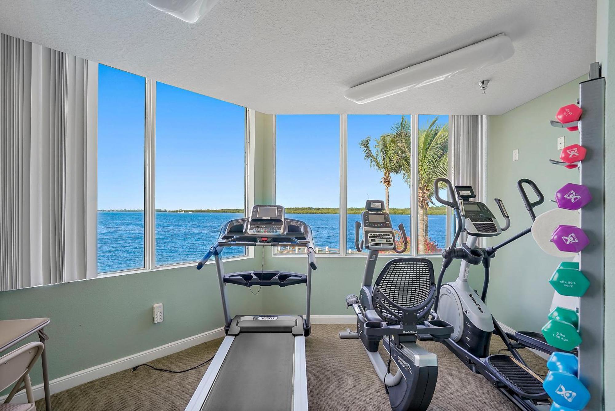 Oceanfront Luxury Condo! Mins To Beach! Rum Bar Next Door! セント・ピーターズバーグ エクステリア 写真